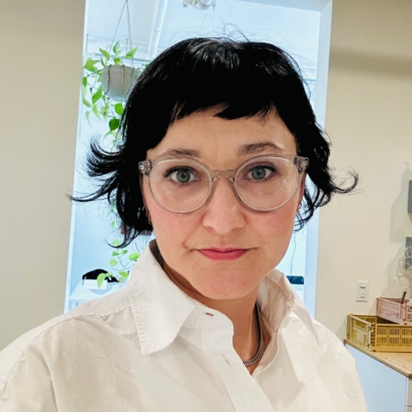 Meet your Posher, Colleen - Picture 2 of 2